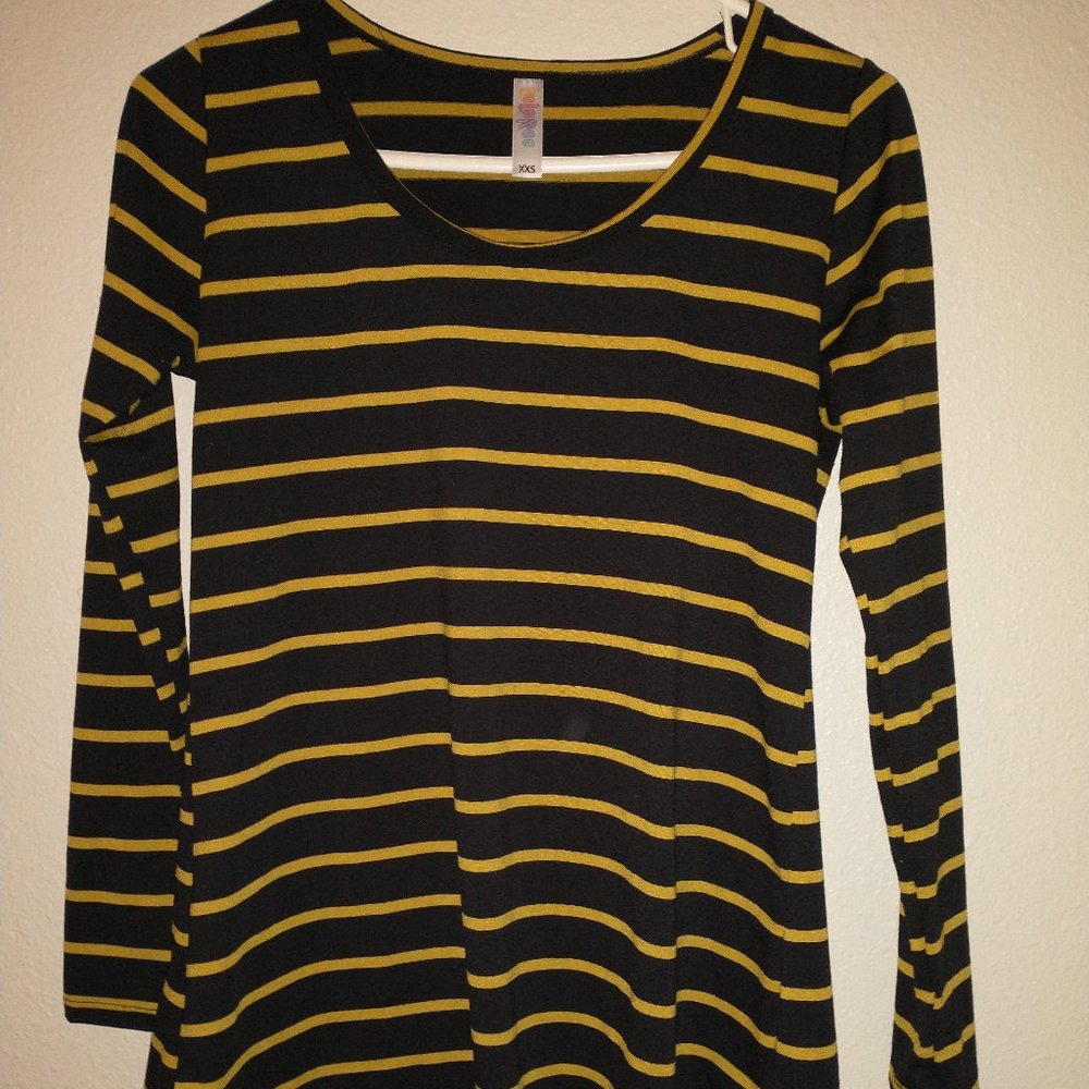 LuLaRoe Long-sleeve tee in XXS Lynnae  EUC